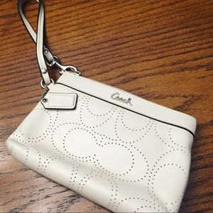 💕COACH💕 White Leather Wristlet